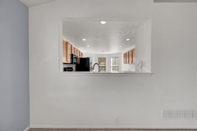 Building Photo - $2,500.00 - 3 Bedrooms, 2 Bathrooms, Singl...