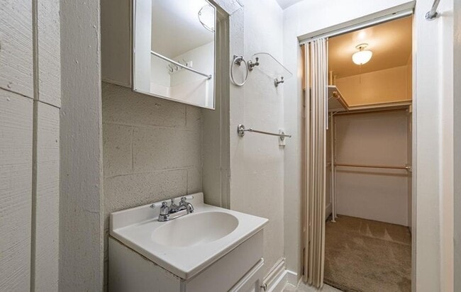 Building Photo - 102 N Lombardy St