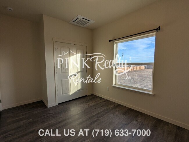 Building Photo - 1672 E Purcell Blvd