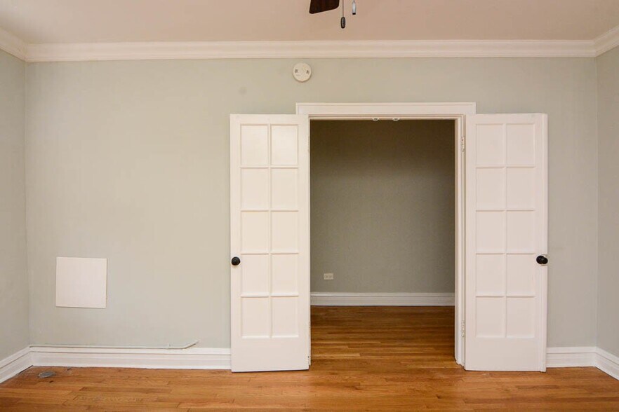 Building Photo - 4743 N Hermitage Ave