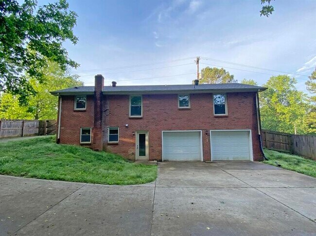Building Photo - 403 Corinne Cir