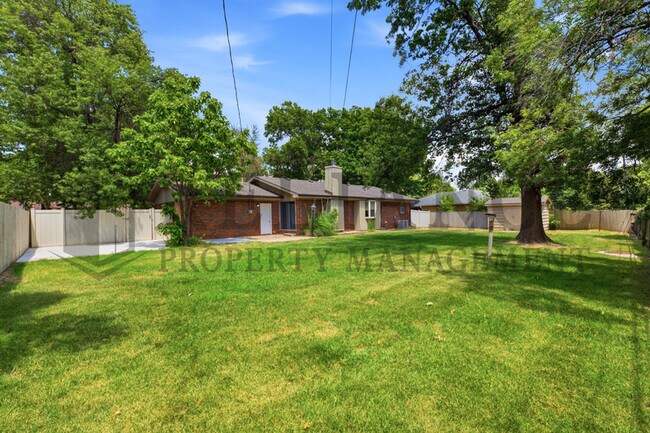 Building Photo - 8115 E Mockingbird St