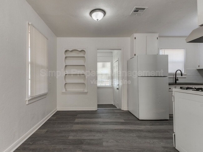 Building Photo - 405 E Northrup Dr