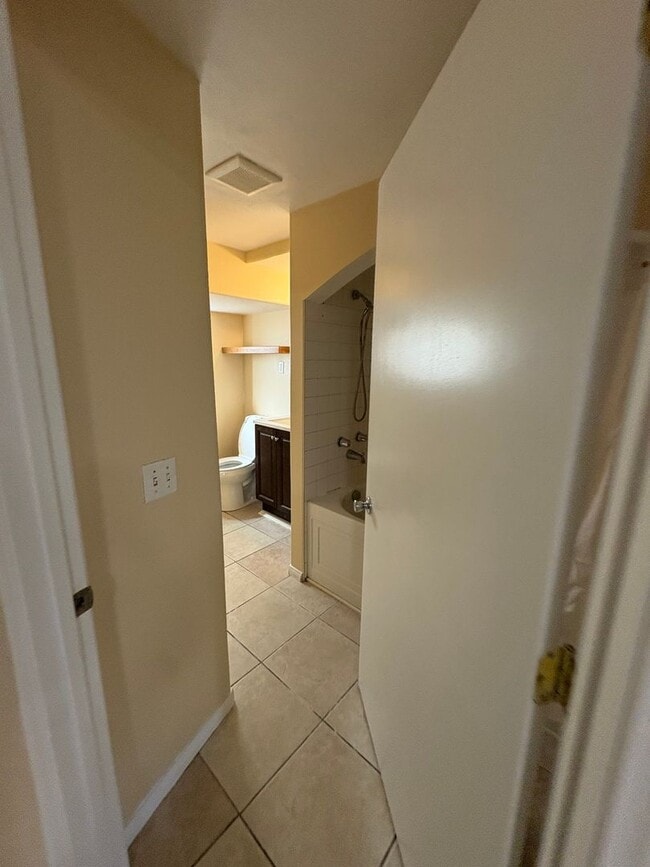 Building Photo - 377 Douglas St