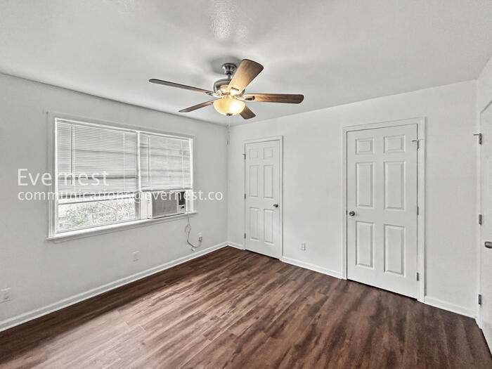 Building Photo - 4527 Glade Rd