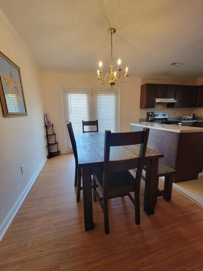 Building Photo - 305 Humble Rd