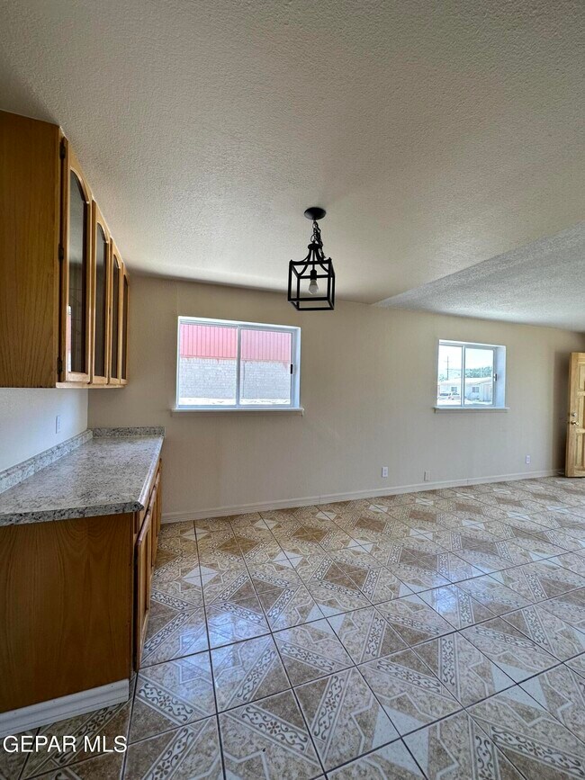 Building Photo - 9020 Mt Shasta Dr
