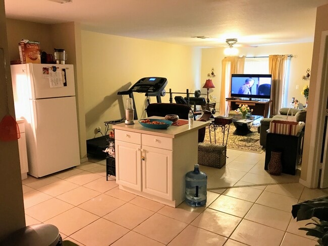 Building Photo - 339 Harry Ave S