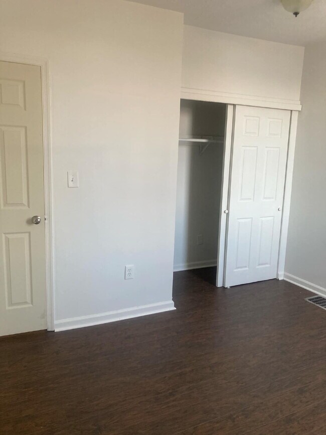 Building Photo - Welcome home to this charming 2-bedroom gem on St. Benedict Street!