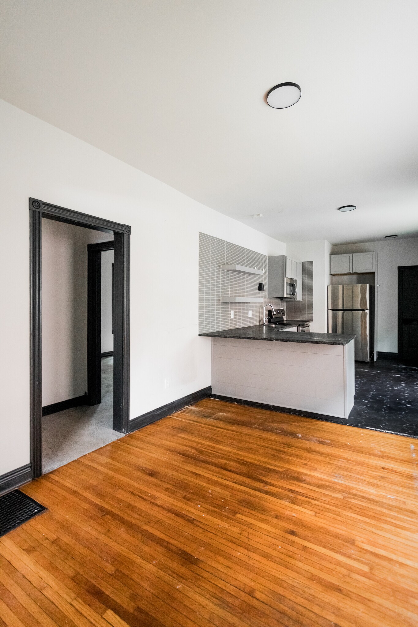 Building Photo - 4731 Trumbull St