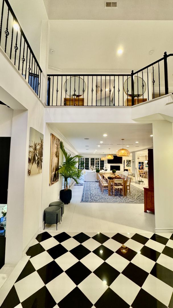 Building Photo - 1423 Floresta Pl