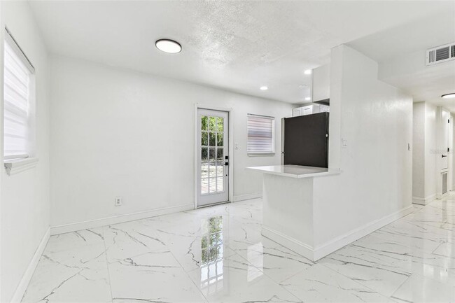 Building Photo - 4290 Neptune Dr SE