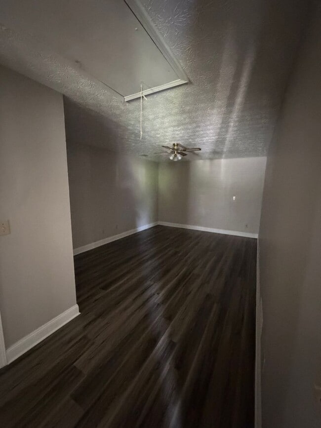 Building Photo - 2107 Fairway Ct SE