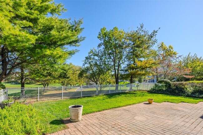 Building Photo - 169 Hamlet Dr
