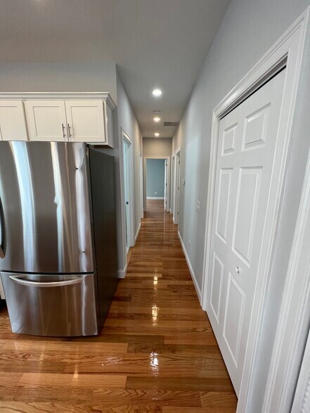 Building Photo - 126 Cross St