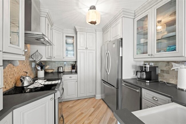 Building Photo - 200 1st Ave