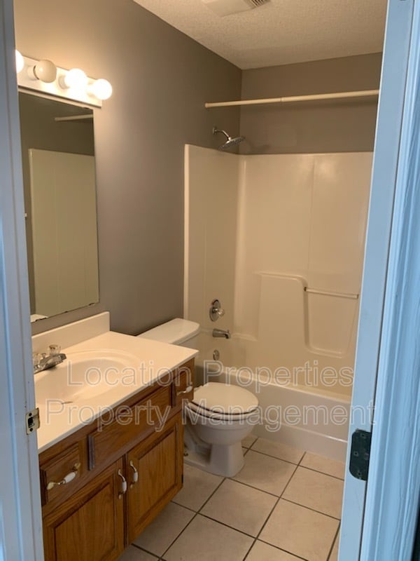 Building Photo - 947 E Wildcat Run St