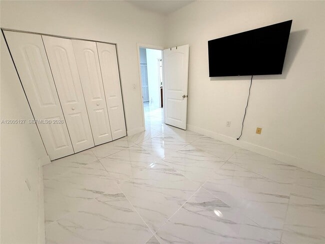 Building Photo - 758 NE 34th Ave