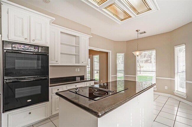 Building Photo - 8311 Mentmore Dr