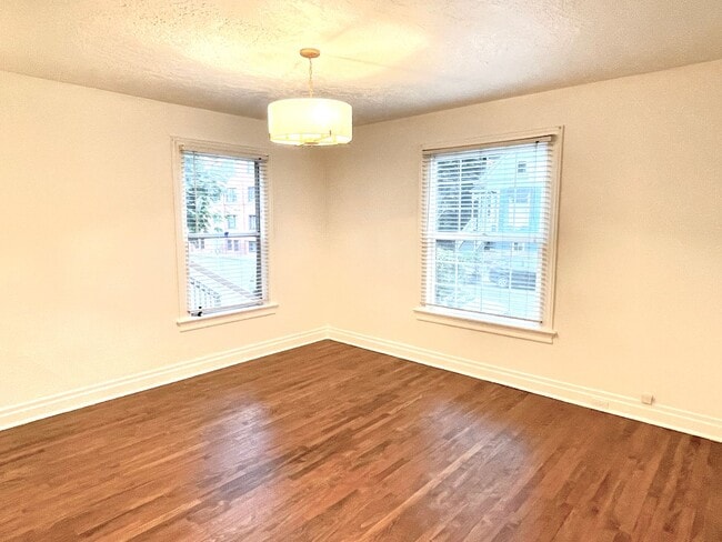 Building Photo - Buckman Beautifully Remodeled 1900 Craftsm...