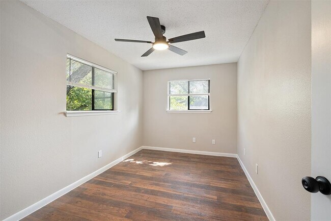 Building Photo - 200 Concho St
