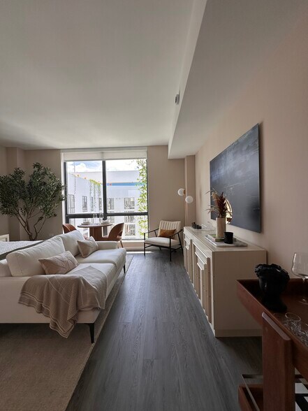 Building Photo - 264 NW 31st St