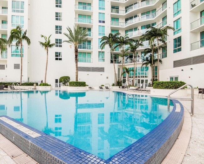 Building Photo - 300 S Biscayne Blvd