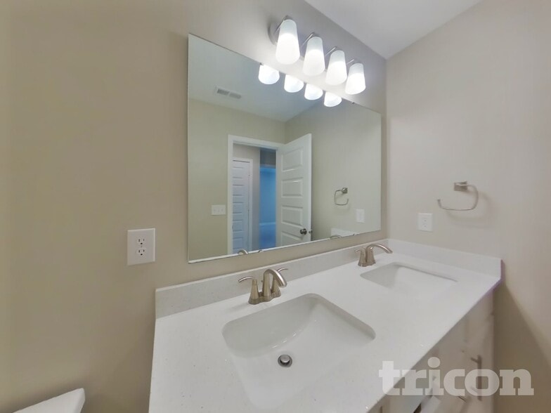 Building Photo - 4883 Morenci Ct