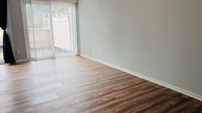 Building Photo - 10211 Ridgeline Dr