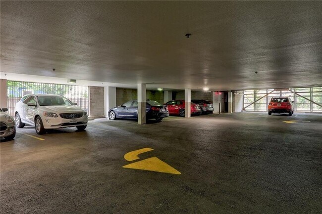 Building Photo - 1601 E Cesar Chavez St