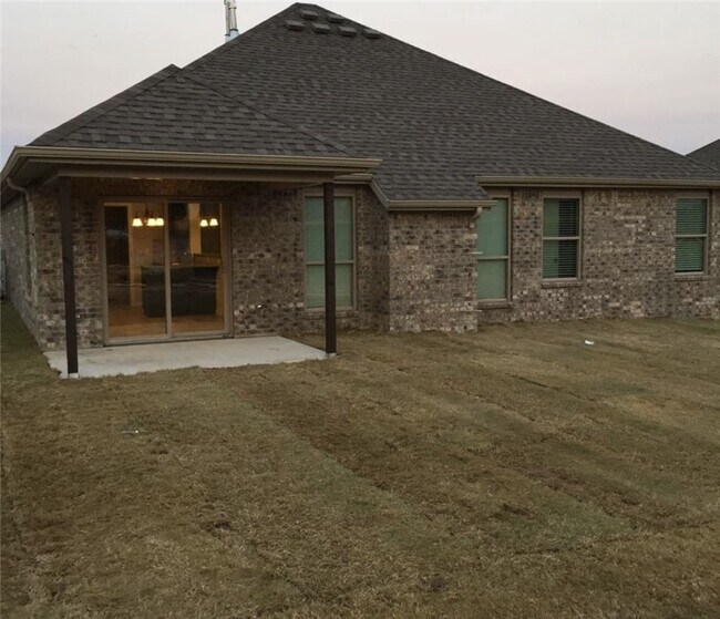 Building Photo - 3061 Downs Ave