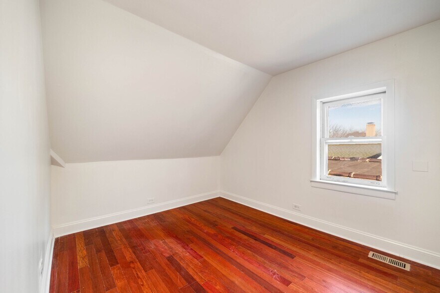 Building Photo - 1118 Garnett Pl