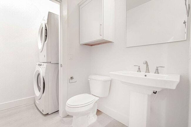 Building Photo - Welcome to the modern Townhomes in Bentonville