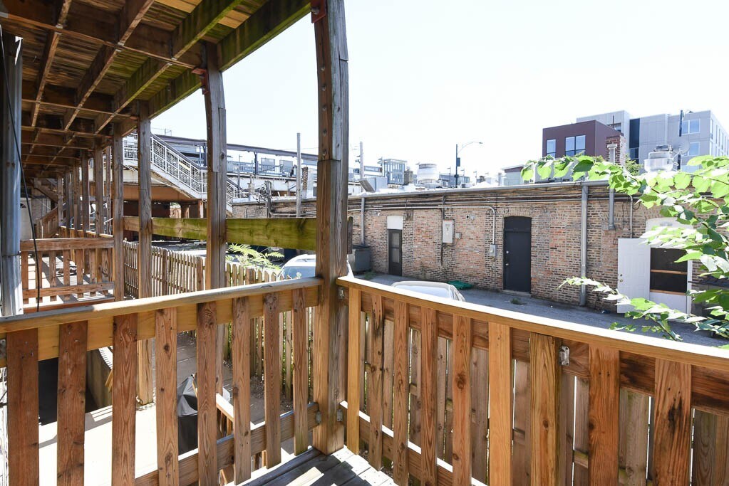 Building Photo - 4409 N Wolcott Ave