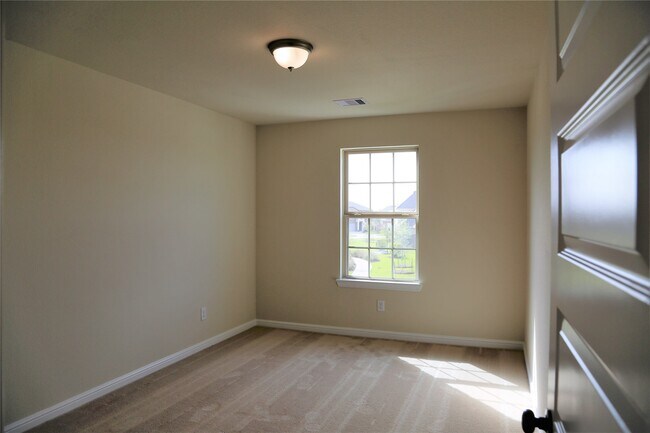 Building Photo - 8139 Fairfield Mnr Wy