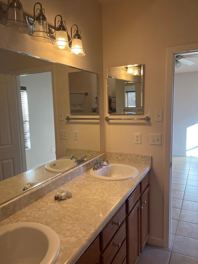 Building Photo - 1504 Reynosa Loop SE