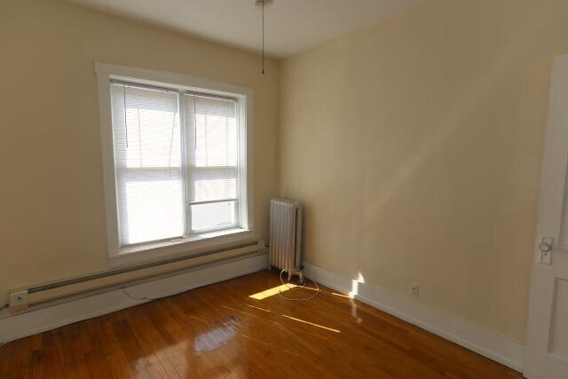 Building Photo - 954 W Cornelia Ave