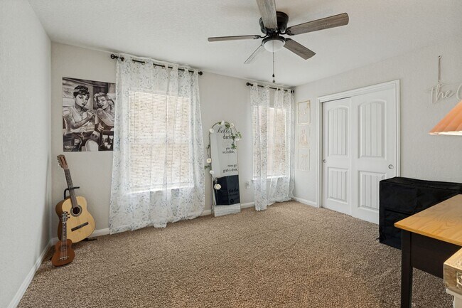 Building Photo - BEAUTIFUL 4-BEDROOM HOME IN NORTHEAST CROSSING