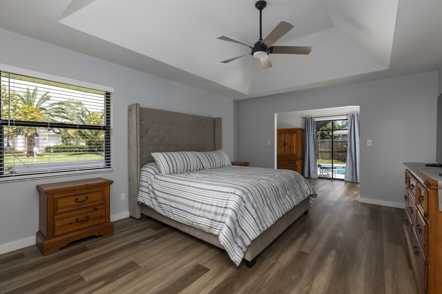 Master bedroom - 955 SW Sand Oak Dr