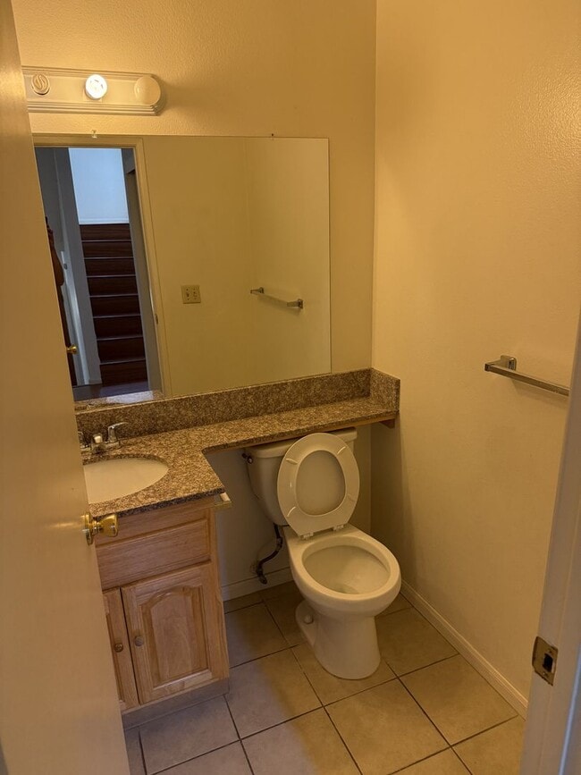 Building Photo - Spacious and light-filled 3-bedroom, 2.5-b...