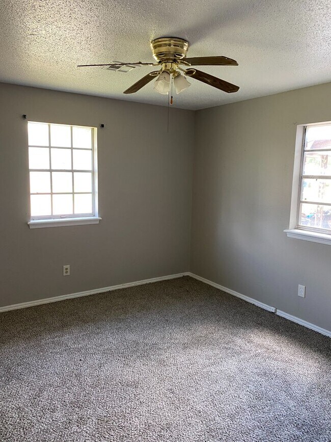 Building Photo - Charming, Updated 4-Bedroom Home Available!