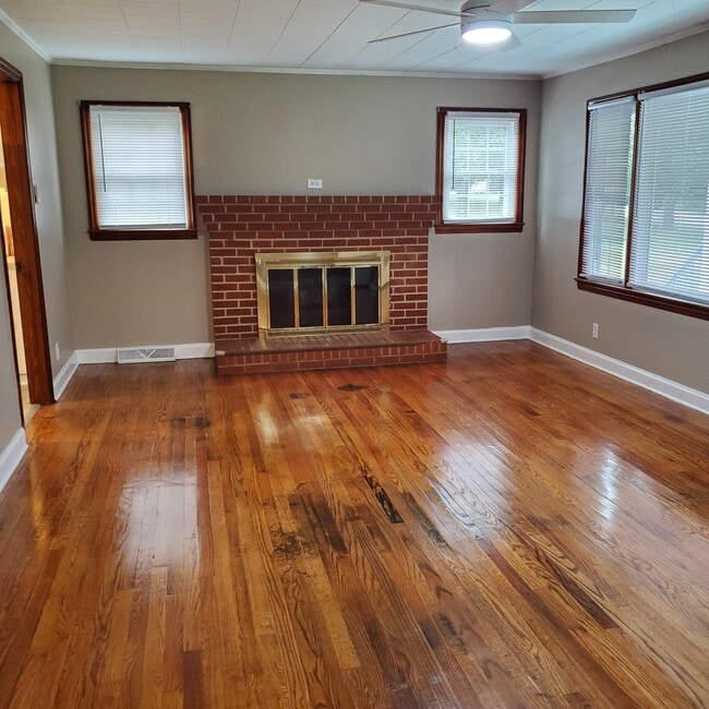 Building Photo - 4215 Randleman Rd