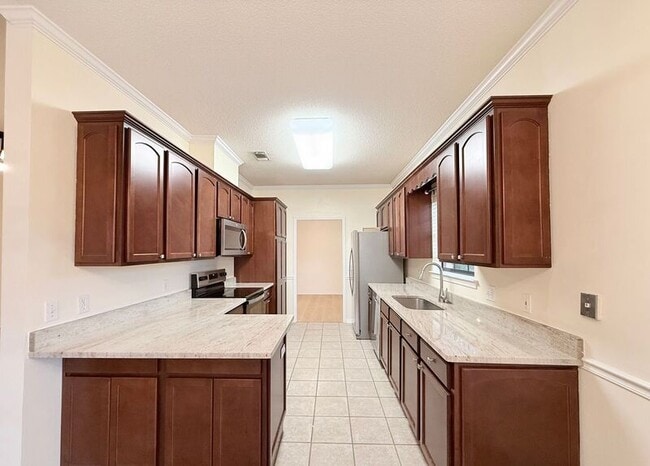 Building Photo - 4161 Longwood Cir