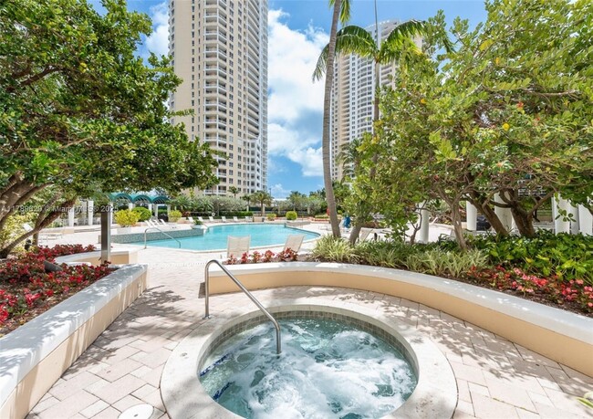 Building Photo - 888 Brickell Key Dr