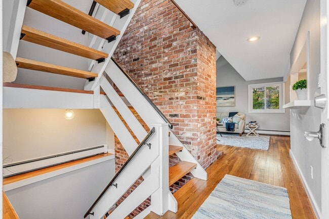 Building Photo - 2 Clover Hill Rd