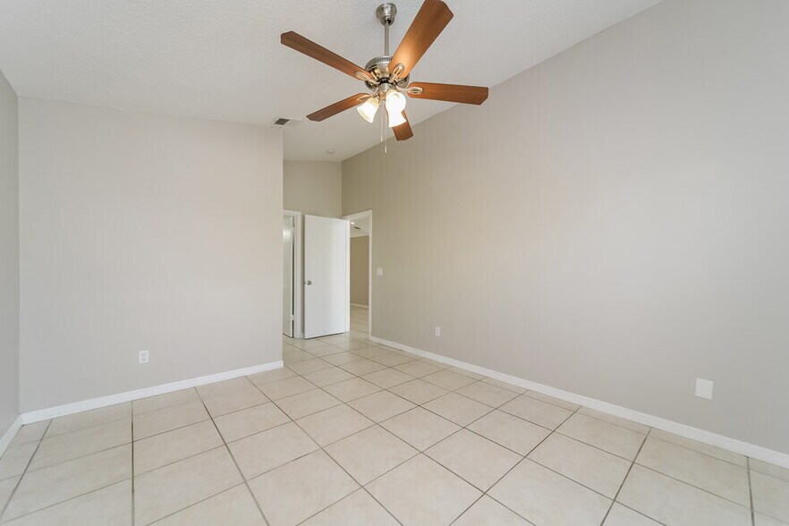 Building Photo - 3235 Brewster Dr