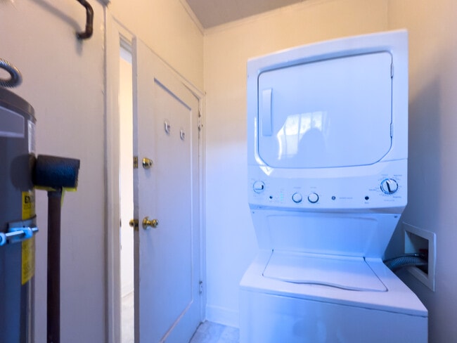 Building Photo - 649 N Irving Blvd