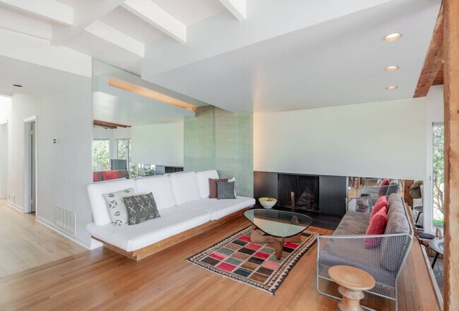 Building Photo - 38 Oceanview Dr