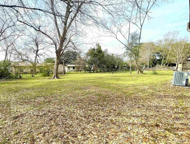 Building Photo - 31 Randolph Dr