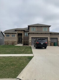 Building Photo - 16627 Dellwood Dr